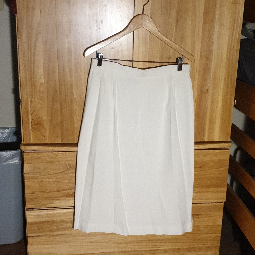 Classic Lightweight Skirt➕ [4]